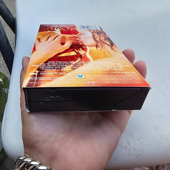 Spiderman VHS Tape & Cover Tobey Maguire, Kirsten Dunst PG 13 Marvel, 2002 - Picture 4 of 8